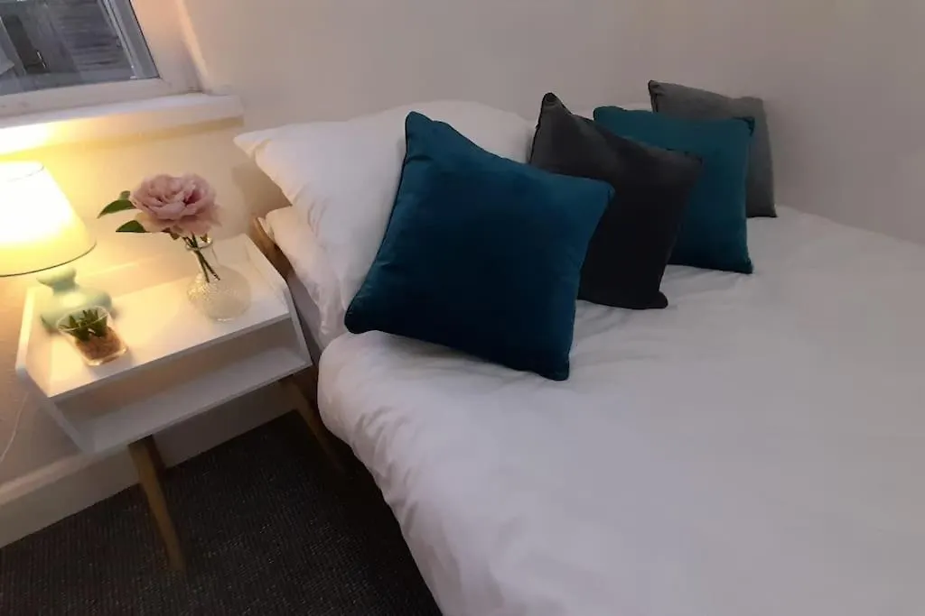 Spacious 4 Bedroom, Free Netflix, Central Location Cardiff Apartment