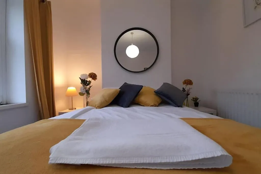 Apartment Spacious 4 Bedroom, Free Netflix, Central Location Cardiff