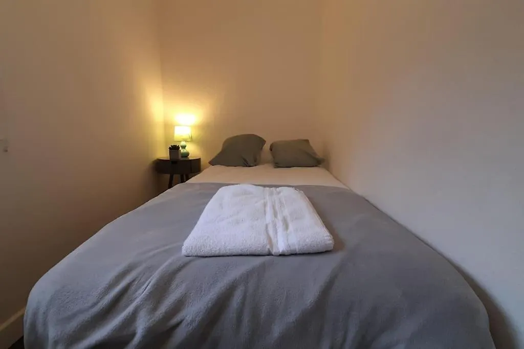 Spacious 4 Bedroom, Free Netflix, Central Location كارديف شقة
