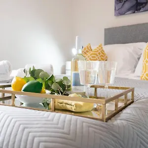 Apartment Century Central, Bay, Modern Chic 2br, Free Parking, Cardiff