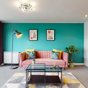Apartment Stunning City Apartment! Sleeps 8, Cardiff