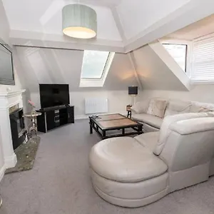 Sandmartin - Floor 3-bed Sea Views & Parking Scarborough