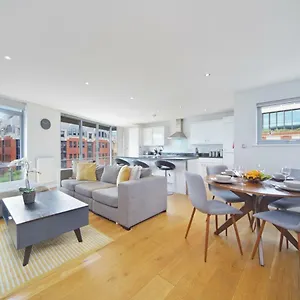 2 Bed Executive Penthouse Near Liverpool Street Free Wifi By Aparts London